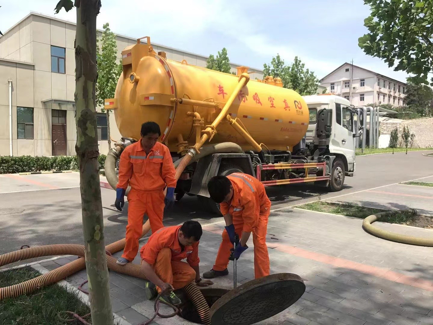 西流河镇化粪池清理与5-8吨吸粪车施工效率分析